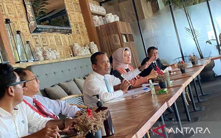 Bahlil Klaim Isu PHK Hanya Relokasi Bisnis