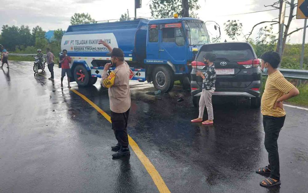 Mobil Dinas Tabrak Truk Tangki karena Belum Hapal Jalan