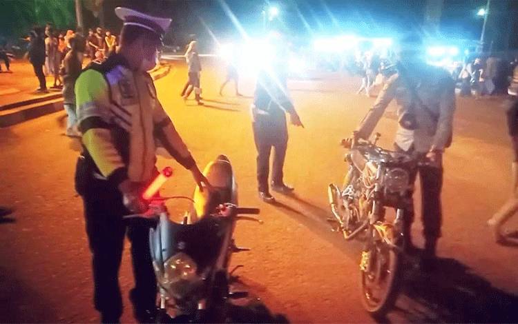 7 Motor Diangkut, Sisanya Kocar Kacir