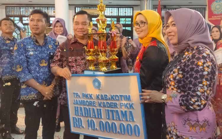 Mentaya Hilir Utara Juara Umum Lomba Jambore Kader TP PKK Tingkat Kotim 2022