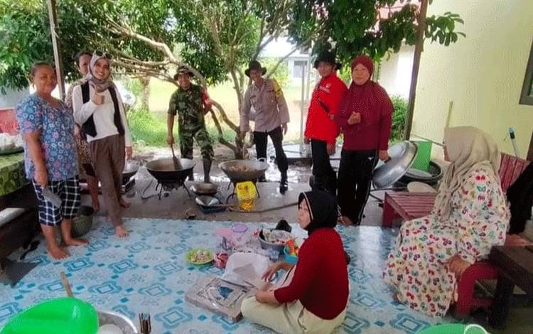 Kelurahan Marang Sediakan Dapur Umum di Posko Pengungsian Banjir