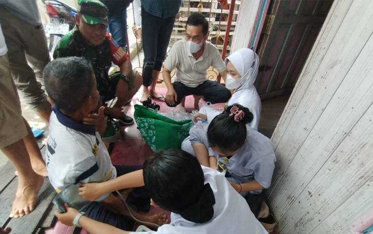 Dinas Kesehatan Palangka Raya Turunkan Tim Medis di Semua Posko Pengungsian Banjir