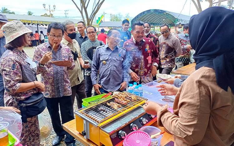 Wakil Bupati Barito Timur Buka Bazar Mini UMKM