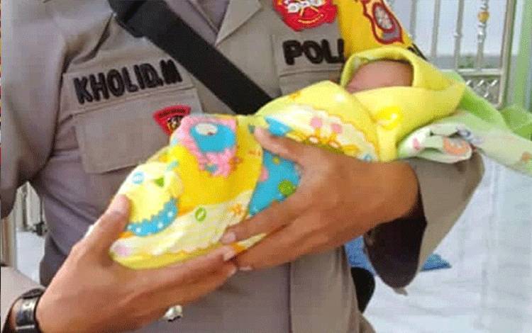 Banyak Warga Ingin Adopsi Bayi yang Ditemukan Dalam Kardus, Begini Tanggapan Polisi