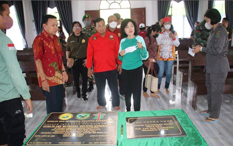 Bupati Pulang Pisau Resmikan Gereja di Tanjung Sangalang
