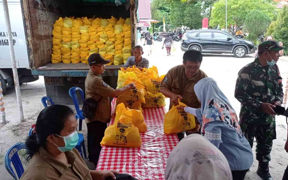 Ratusan Paket Sembako Murah dan Tabung Gas 3 Kilogram Tersalurkan di Kelurahan Panarung