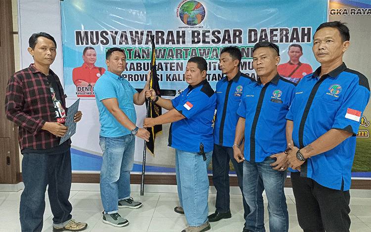 Pengurus Ikatan Wartawan Online Barito Timur Periode 2022-2027 Dikukuhkan