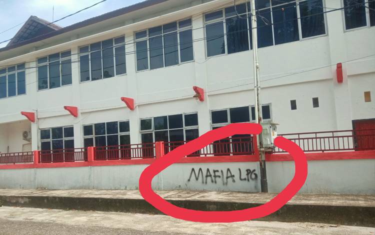 Coretan di Tembok Bertuliskan Mafia LPG Tersebar di Kota Palangka Raya