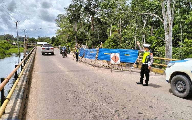 Tiang Jembatan Layang di Asam Baru Ambles, Arus Lalu Lintas Gunakan Satu Jalur