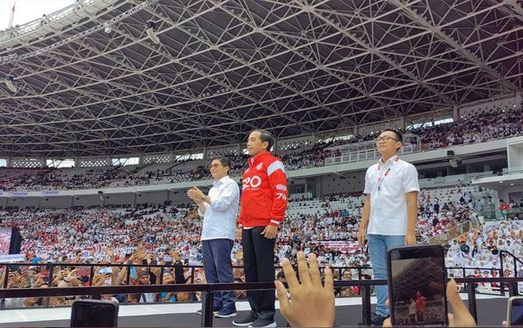 Jokowi Sampaikan Pentingnya Fondasi Infrastruktur di Hadapan Relawan