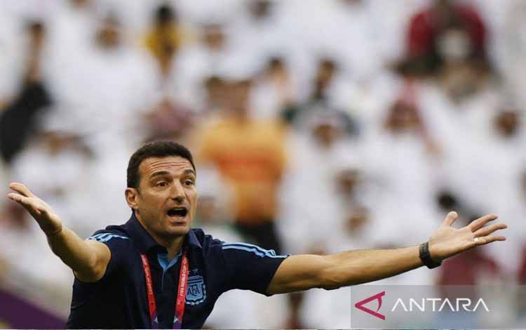 Lionel Scaloni Minta Argentina Tak Terlena