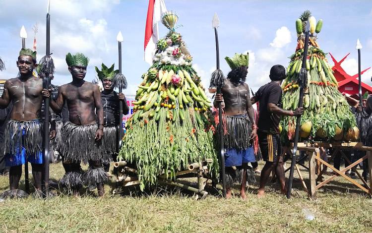 Warga Saling Beradu Aksi Kreativitas saat Peringatan HUT 16 Desa Sungai Melawen