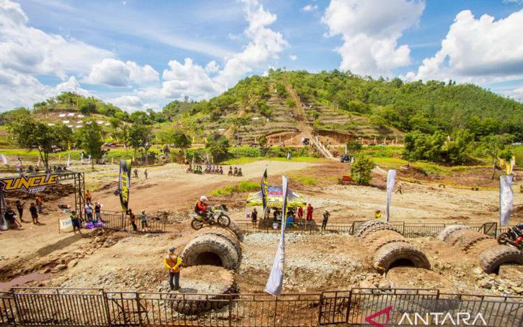 Pebalap Enduro Dunia Akui Keindahan Alam Pegunungan Meratus