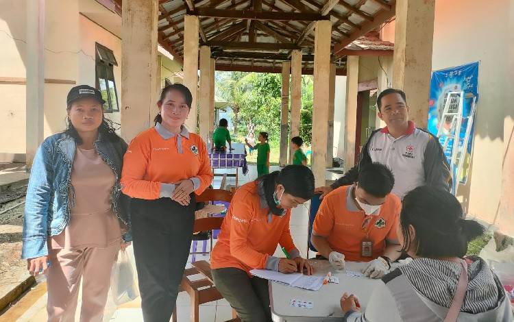 Ratusan Warga Ikuti Pelayanan Kesehatan Gratis di Puskesmas Tumbang Talaken
