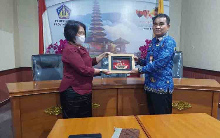Kembangkan Bidang SDM, Diskominfosantik Kalteng Kunker ke Bali