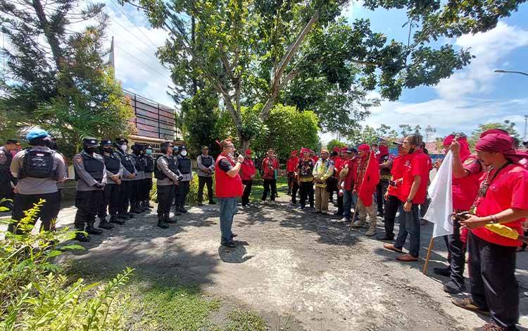 Gelar Aksi di Kantor BPN Kapuas, Perpedayak Minta Penjelasan Soal Ini