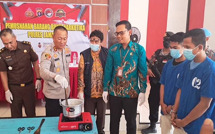 Satu Ons Sabu dari Kalimantan Barat Direbus