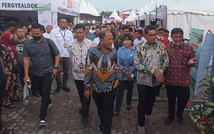 Dibuka Pj. Bupati Kobar, Ribuan Masyarakat Padati Lokasi Kobar Expo 2022
