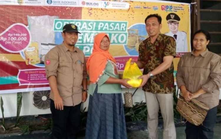 Pemko Palangka Raya Operasi Pasar Kendalikan Inflasi Jelang Natal