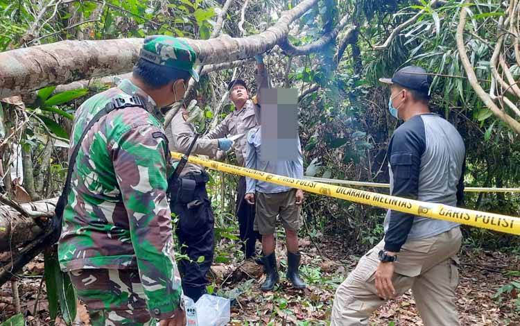 Warga Desa Lalap Ditemukan Gantung Diri di Kebun Karet