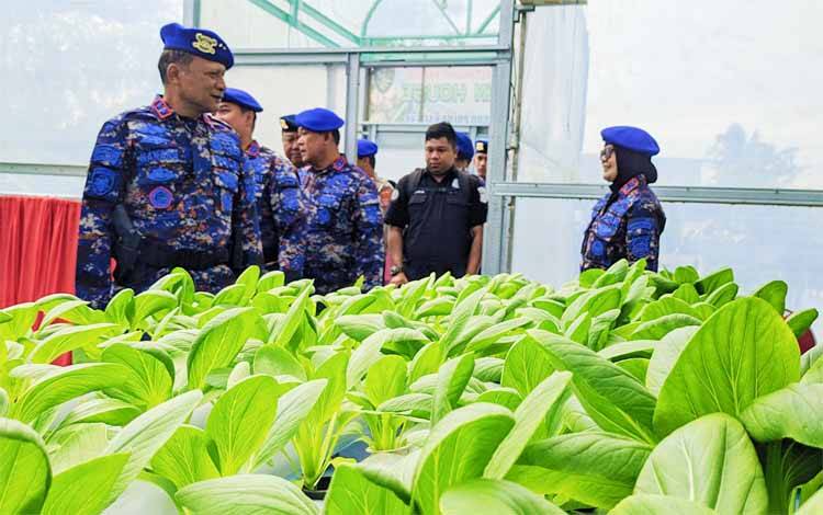 Kapolda Kalteng Minta Jajarannya Manfaatkan Lahan Tidur untuk Pertanian