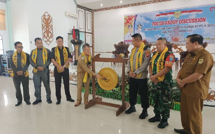 Bupati Gunung Mas Buka FGD yang Digelar oleh Badan Kesbangpol