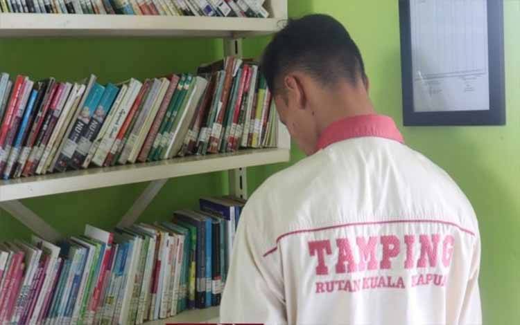 Rutan Kuala Kapuas Sediakan Perpustakaan Bagi WBP Tambah Wawasan Lewat Membaca