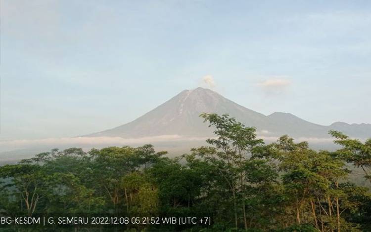 Gunung Semeru Masih Terus Erupsi Setiap Hari
