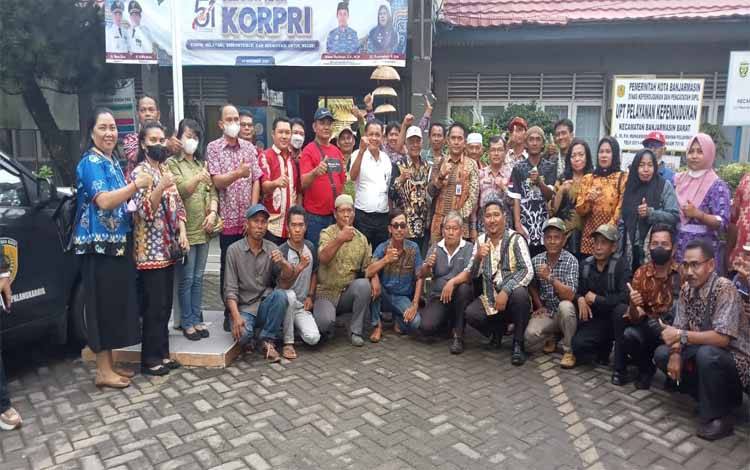 Camat Pahandut Bawa Ratusan Ketua RT/RW Kaji Banding di Kalsel