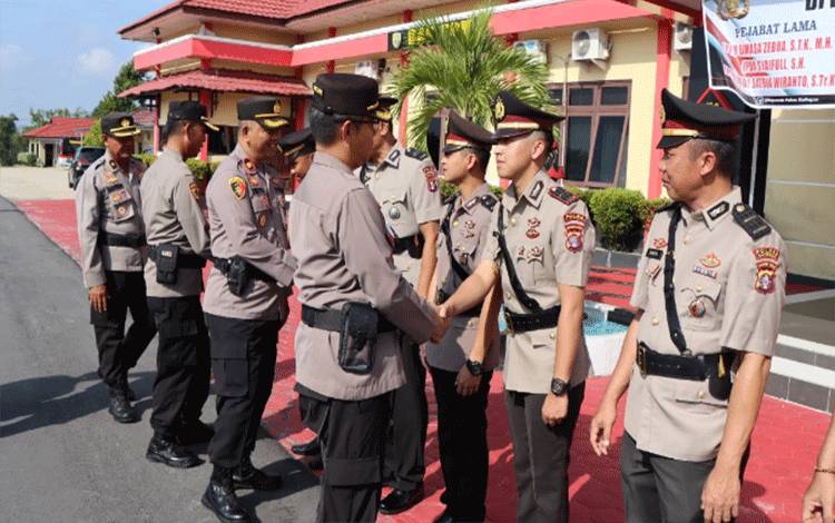 Dua Kapolsek dan Kasatpolairud Polres Katingan Berganti