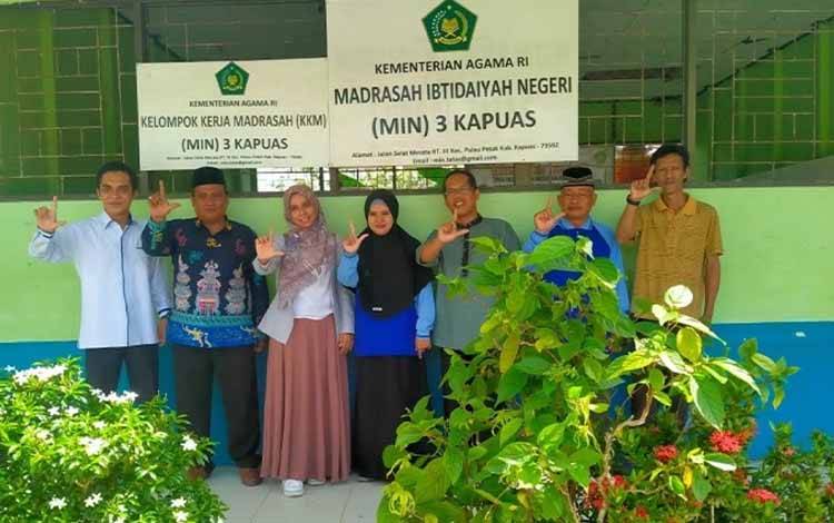 MIN 3 Kapuas Terima Kunjungan Instruktur Visitasi AKMI