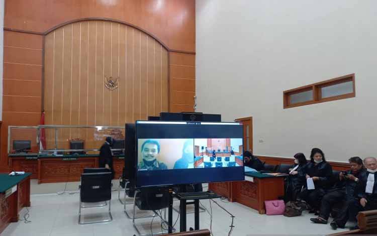 PN Jakbar Tunda Pembacaan Tuntutan Terhadap Roy Suryo atas Kasus Meme