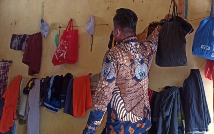 Cegah Gangguan Kamtib Jelang Nataru, Petugas KPR Rutan Kuala Kapuas Cek Kamar Hunian WBP