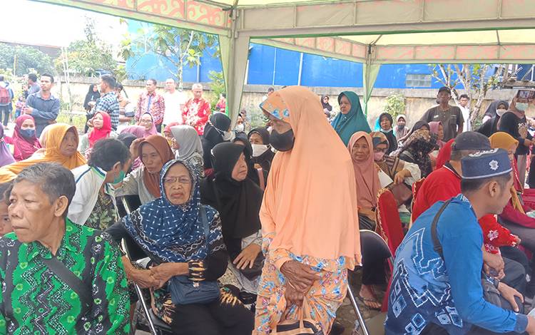 Penyaluran BLT BBM di Kelurahan Baamang Tengah Berjalan Tertib