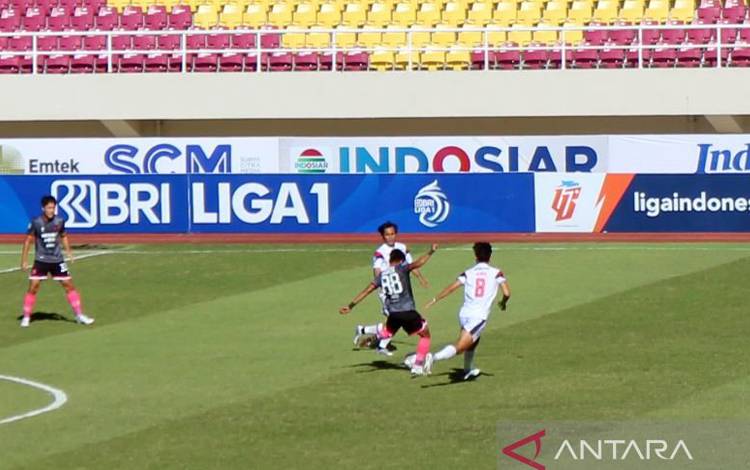 Arema FC Tundukkan Persita 2-0