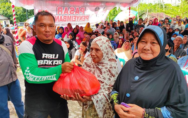 Warga Serbu Operasi Pasar Murah di Kereng Bangkirai, 1000 Paket Sembako Disiapkan