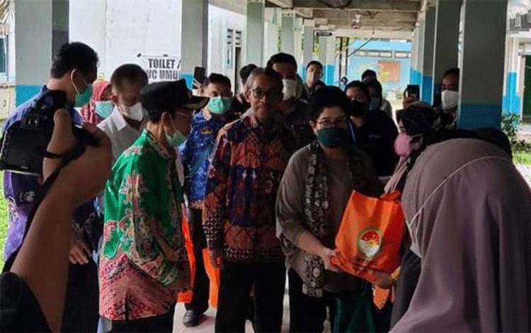 Puluhan Warga Ikuti Operasi Katarak Gratis di Kuala Kapuas