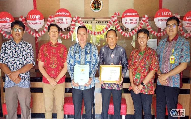 Badan Pertanahan Murung Raya Serahkan Sertifikat Tanah Aset Pemkab