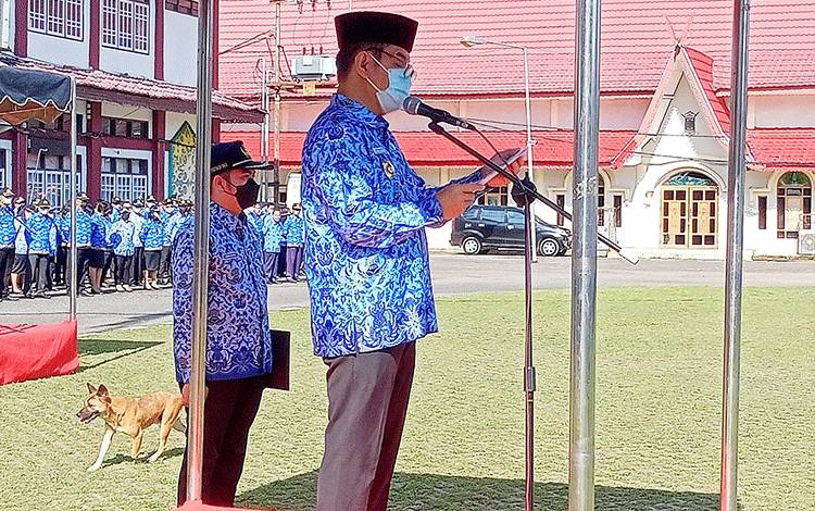 Bupati Barito Timur Baca Sambutan Presiden pada Apel Gabungan Hari Bela Negara ke-74