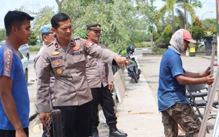 Kabag Ops Polres Kapuas Cek Persiapan Sarpras Pos Pengamanan Operasi Lilin