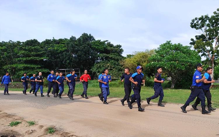 Tingkatkan Keterampilan, Anggota Damkar di Seruyan Rutin Latihan
