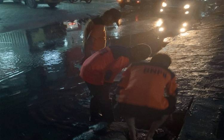 Drainase Ambrol, Saluran Pembuangan Meluap Kejalan