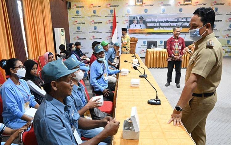 Bupati Lamandau Sambut Transmigran Asal Jateng