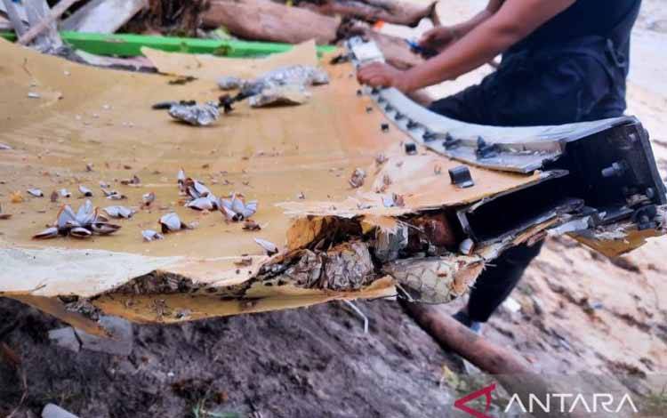 Polisi Sisir Tempat Ditemukan Serpihan Mirip Badan Pesawat di Natuna