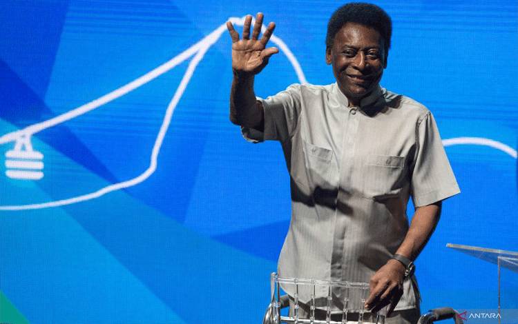 Pele Bermalam Natal di Rumah Sakit Bersama Keluarga