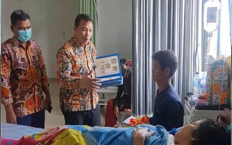 BKKBN Kalteng Beri Kado untuk 5 Anak Lahir di Hari Natal