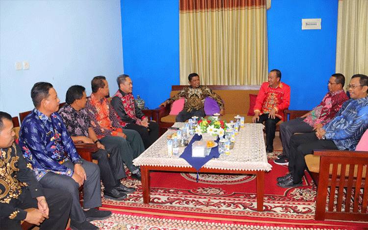 Pererat Silaturahmi, Bupati Seruyan Berkunjung ke Kediamao? Plt Bupati Penajam Paser Utara