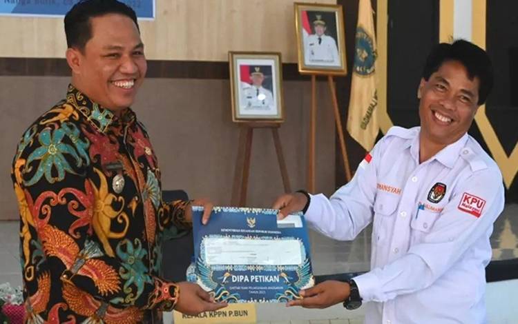 Bupati Lamandau Serahkan DIPA APBN 2023 Lebih Awal