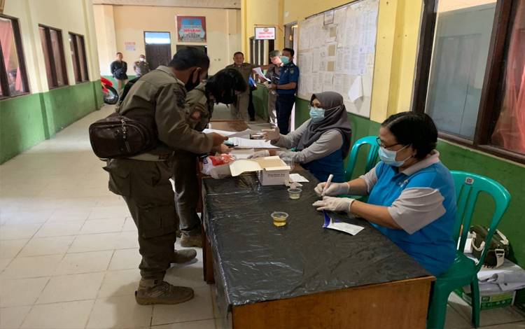 Anggota DPRD Kapuas Ini Apresiasi Pelaksanaan Tes Urine Personel Satpol PP dan Damkar