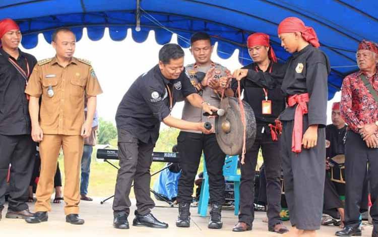 Sekda Ajak Generasi Muda Seruyan Lestarikan Seni Budaya Daerah